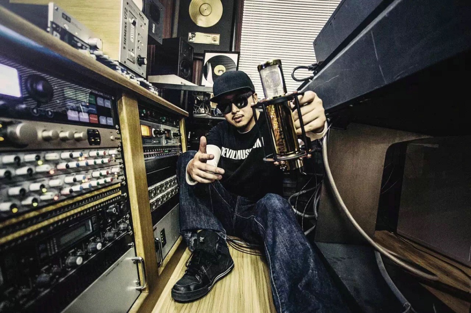 著名音乐人mc沙洲录制最新单曲