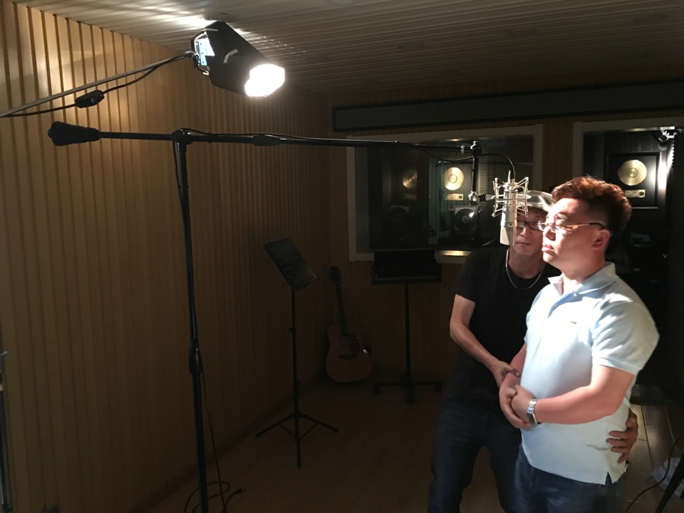 与台湾著名导演金卓老师合作拍摄mv